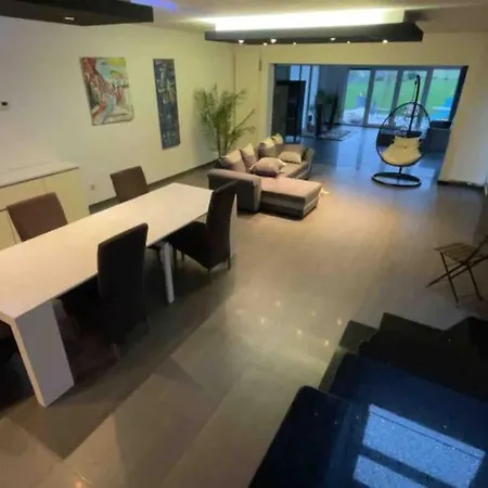 Luxury 15 Pers Natura 2000 Jacuzzi - Wellness Prive - * La Louviere