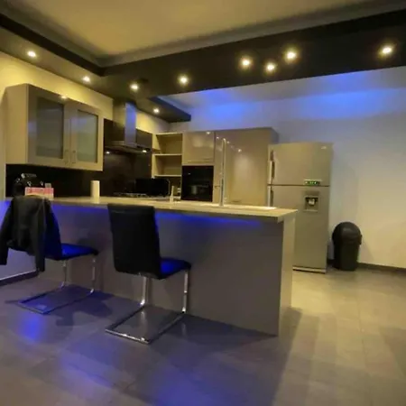 Luxury 15 Pers Natura 2000 Jacuzzi - Wellness Prive - La Louviere